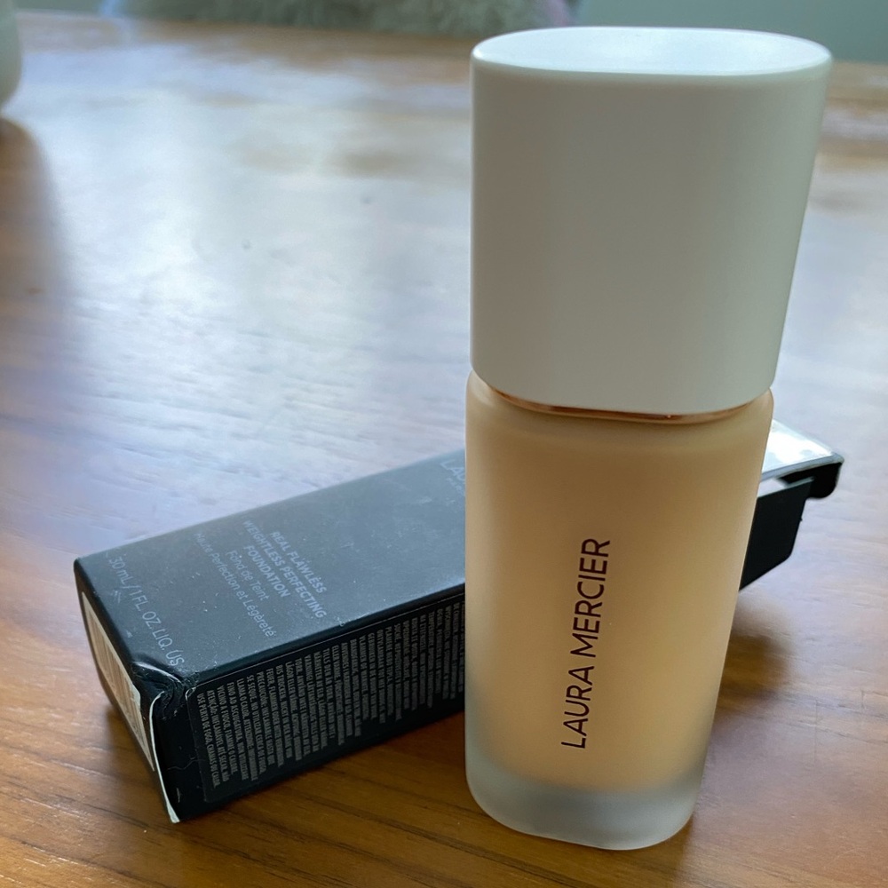 Laura Mercier Real Flawless Weightless Perfecting Foundation Suntan 4W1 BNIB